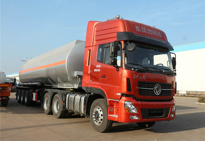 CLW9402GYYLV型铝合金运油半挂车